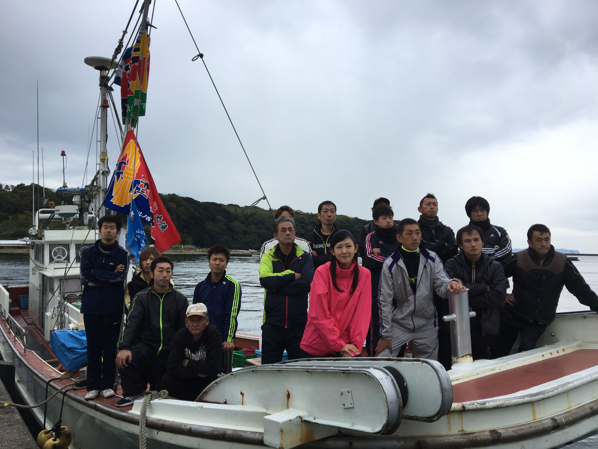 Chika Tsubouchi (front, center) leads groups of fishing fleets. | GHIBLI