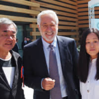 OMM founder Erol Tabanca (center) with Kengo Kuma (left) and Yuki Ikeguchi of Kengo Kuma &amp; Associates | MIO YAMADA