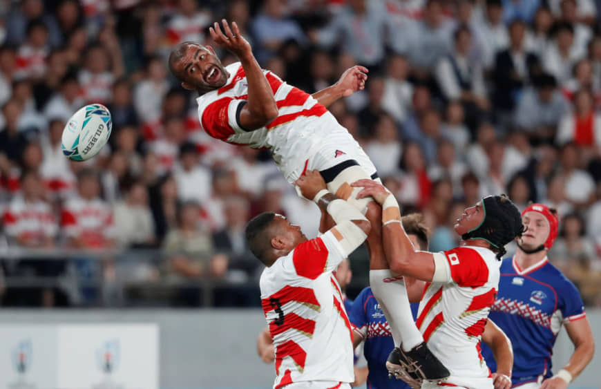 Japan captain Michael Leitch fails to catch the ball during a lineout. | REUTERS