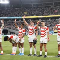 Brave Blossoms players salute the crowd after beating Russia on Friday. | KYODO
