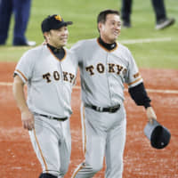 Giants catcher Shinnosuke Abe (left) has played an integral part in the team\'s success during manager Tatsunori Hara\'s three stints in charge of the team. | KYODO