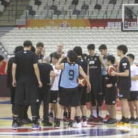 Akatsuki Five players listen to head coach Julio Lamas after Monday\'s training session in Shanghai. | KAZ NAGATSUKA