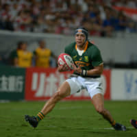 South Africa\'s Cheslin Kolbe scores a first-half try against Japan on Friday at Kumagaya Rugby Stadium. The Springboks trounced the Brave Blossoms 41-7. | DAN ORLOWITZ
