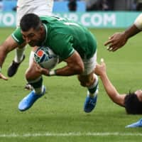 Ireland\'s Rob Kearney scores a first-half try against Japan on Saturday. | AFP-JIJI