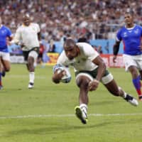 Makazole Mapimpi scores South Africa\'s seventh try against Namibia in a Rugby World Cup Pool B match on Saturday in Toyota, Aichi Prefecture. | REUTERS
