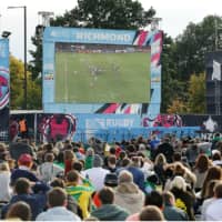 People watch a 2015 Rugby World Cup match at a fan zone in Richmond, England. Similar fan zones will be set up in cities throughout Japan for the upcoming RWC. | KYODO
