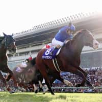 Tower of London (right) wins his first Grade 1 race at the Sprinters Stales on Sunday at Nakayama Racecourse. | KYODO