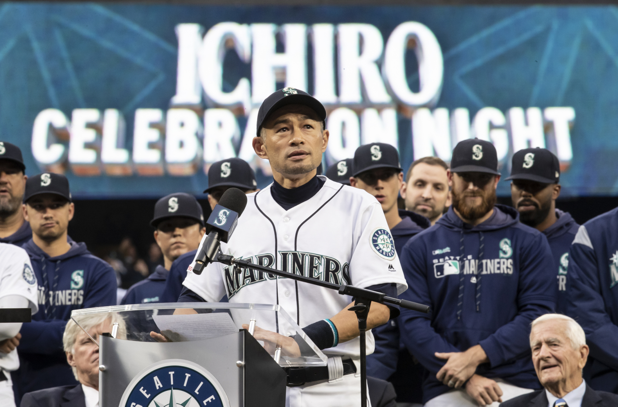 Ichiro thanks Mariners fans in English during pregame ceremony