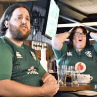 Ireland fans watch Saturday\'s Rugby World Cup match against Japan at a pub in Dublin. | KYODO
