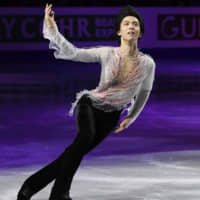 Two-time Olympic champion Yuzuru Hanyu will open his new season at the Autumn Classic International in Oakville, Ontario, on Friday. | KYODO