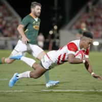 Japan\'s Kotaro Matsushima scores a try in the second half of a Rugby World Cup warmup match against South Africa in Kumagaya, Saitama Prefecture, on Friday. | KYODO