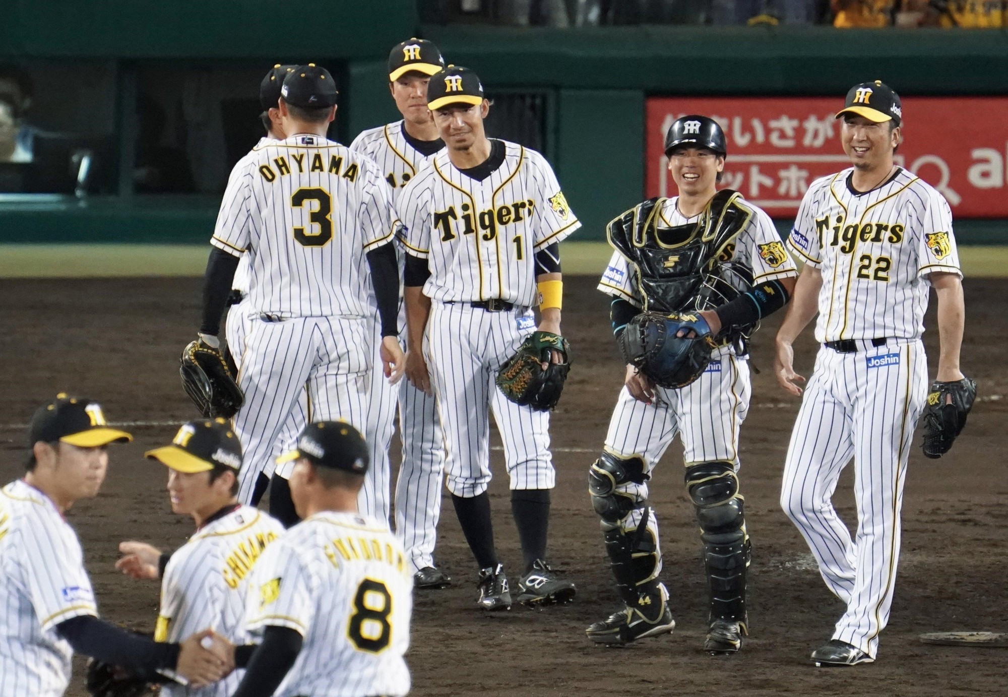 Tigers win sixth straight to leapfrog Carp for Climax Series spot