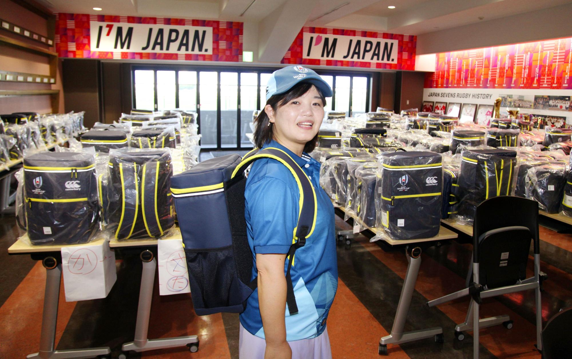 A volunteer in Kumagaya, Saitama Prefecture, shows off the uniform and backpack that will be used by 13,000 'Team No-Side' members during the 2019 Rugby World Cup. | KYODO