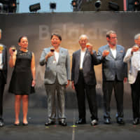 On Sept. 11, \"Belgian Beer Weekend 2019\" held its opening ceremony at the Roppongi Hills Arena in Tokyo. Shintaro Konishi (far left), chairman of the Belgian Beer Weekend Executive Committee, poses with (from second from left) Belgian Ambassador De Bilderling; Yoshimasa Hayashi, president of the Japan-Belgian Parliamentary Friendship Group; Kimikazu Sugawara, president of the Japan-Belgium Society; Fabrice Tilot, president of The Belgian-Luxembourg Chamber of Commerce in Japan; and Hiromitsu Kuramoto, chairman of the Belgo-Luxembourg Market Council. | HIROKO INOUE