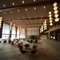 The famed lobby of the Hotel Okura Tokyo, which once hosted politicians, celebrities and famed guests such as Princess Diana and Harrison Ford, is reborn in The Okura Tokyo, which opened its doors to the media on Friday after three years of renovations.  | RYUSEI TAKAHASHI