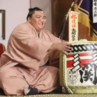 After defeating Takakeisho in a playoff to win the Autumn Basho on Sunday, sekiwake Mitakeumi is eager to earn promotion to ozeki, sumo\'s second-highest rank, with a strong performance at the November Grand Sumo Tournament in Fukuoka. | KYODO