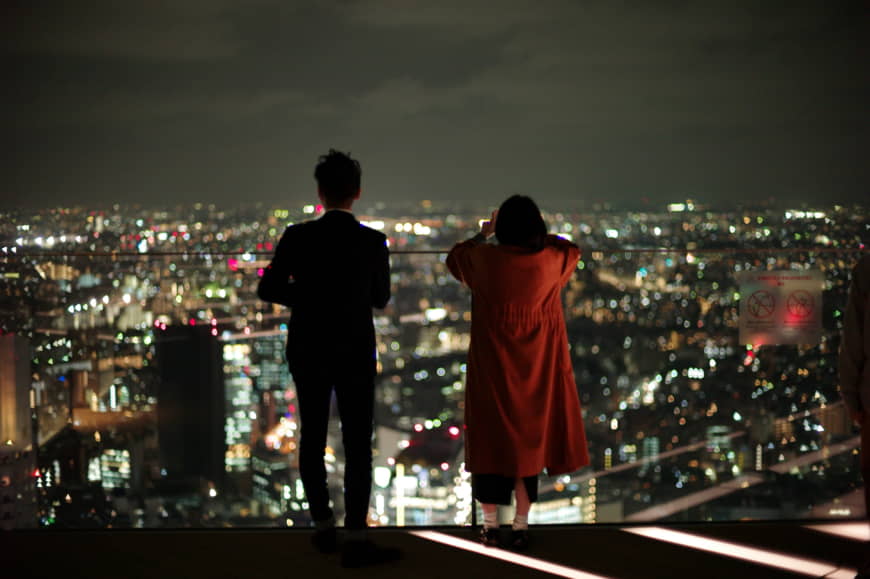 The dramatic night-view from the Shibuya Scramble Square's  observatory, above the 45th floor. | RYUSEI TAKAHASHI