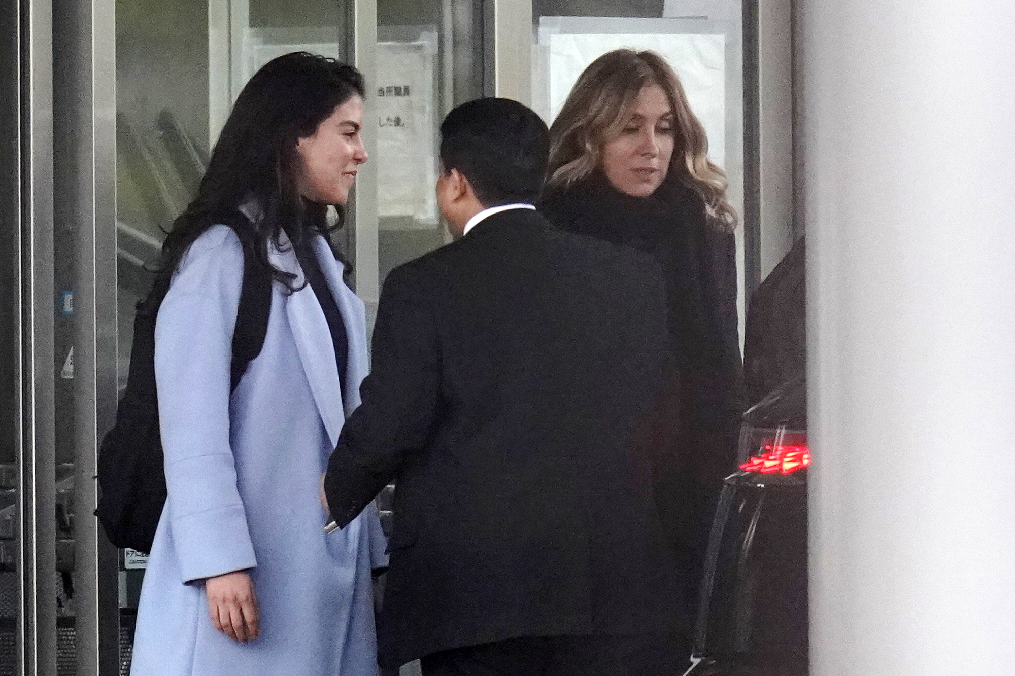 Caroline Ghosn (left), daughter of former Nissan Motor Co. Chairman Carlos Ghosn, and his wife, Carole, leave the Tokyo Detention House after visiting him at the Tokyo in March. | BLOOMBERG