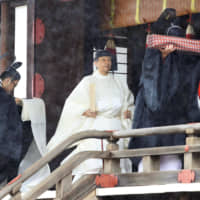 Emperor Naruhito makes his way through the Imperial Palace Sanctuaries prior to the enthronement ceremony. | POOL / VIA KYODO