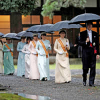 Crown Prince Akishino (right), Crown Princess Kiko (second from right), Princess Mako (third from right) and Princess Kako (fourth from right) arrive at the ceremony venue along with other members of the imperial family. | REUTERS