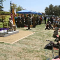 A \"comfort women\" memorial is unveiled at Glendale\'s Central Park near Los Angeles on July 30, 2013. | KYODO