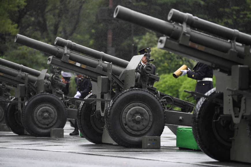 Self-Defense Forces troops prepare to fire ceremonial artillery during a proclamation ceremony marking Emperor Naruhito's ascension to the throne, at a park in Tokyo on Tuesday. | AFP-JIJI