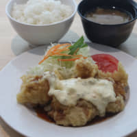 A chicken nanban (fried chicken with tartar sauce) set meal served at Yahoo Japan Corp.\'s cafeteria | YAHOO JAPAN CORP.