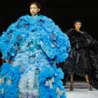 Tomo Koizumi\'s tulle collection at Rakuten Fashion Week Tokyo | © JAPAN FASHION WEEK ORGANIZATION