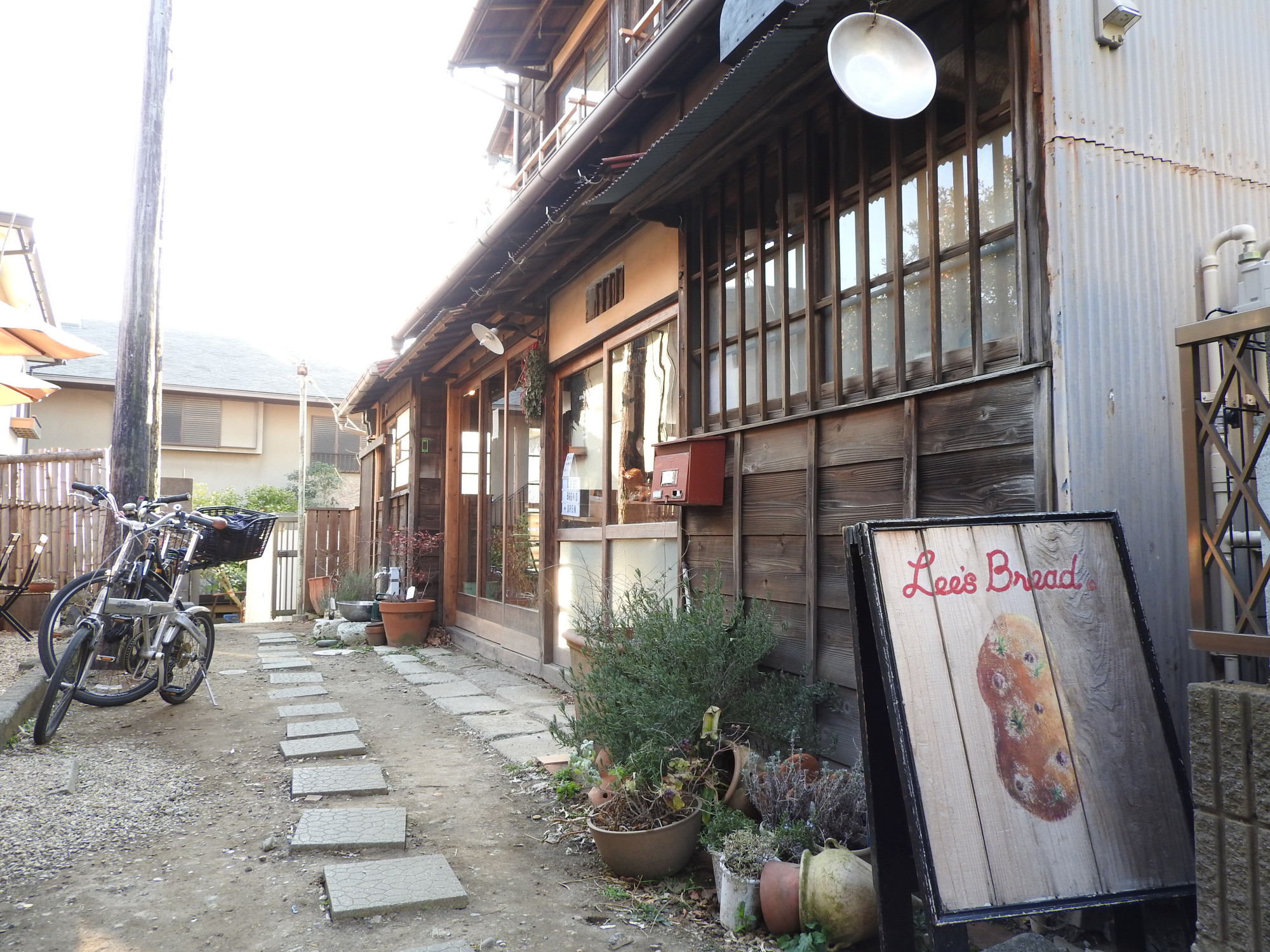 Follow your nose: Lee's Bread is located in a cluster of old wooden buildings on a side street in Oiso, Kanagawa Prefecture. | JOAN BAILEY