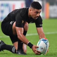 New Zealand\'s Richie Mo\'unga prepares to kick the ball on Saturday. | AFP-JIJI