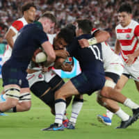 Japan\'s Uwe Helu (center) believes his side\'s fitness could make the difference in the Rugby World Cup quarterfinal against South Africa on Sunday at Tokyo Stadium. | REUTERS