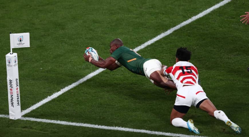 South Africa's Makazole Mapimpi scores a try during Sunday's quarterfinal against Japan at Tokyo Stadium. | AFP-JIJI