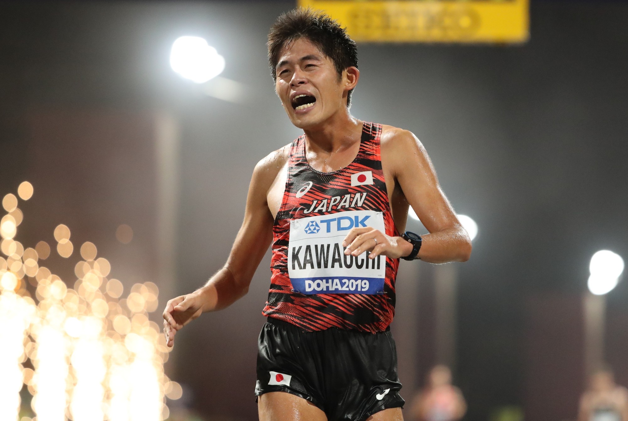 Yuki Kawauchi crosses the finish line in the men's marathon at the IAAF World Athletics Championships in Doha on Oct. 6. | REUTERS