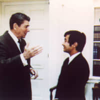 Prince Naruhito and U.S. President Ronald Reagan at the White House on Oct. 11, 1985. | AP / VIA KYODO