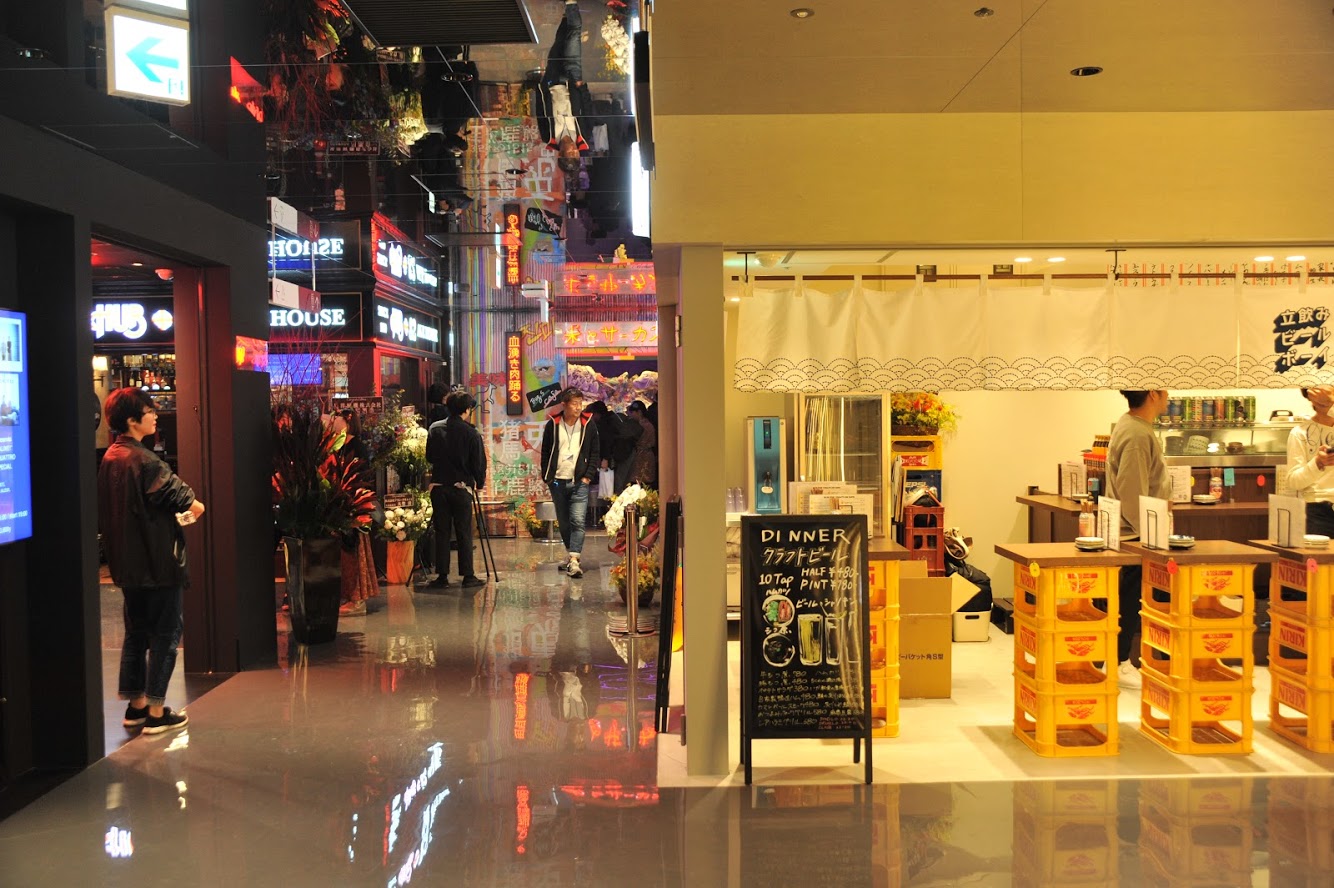 A basement floor at Shibuya Parco houses restaurants and bars, including a casual Japanese-style standing izakaya. | KAZUAKI NAGATA
