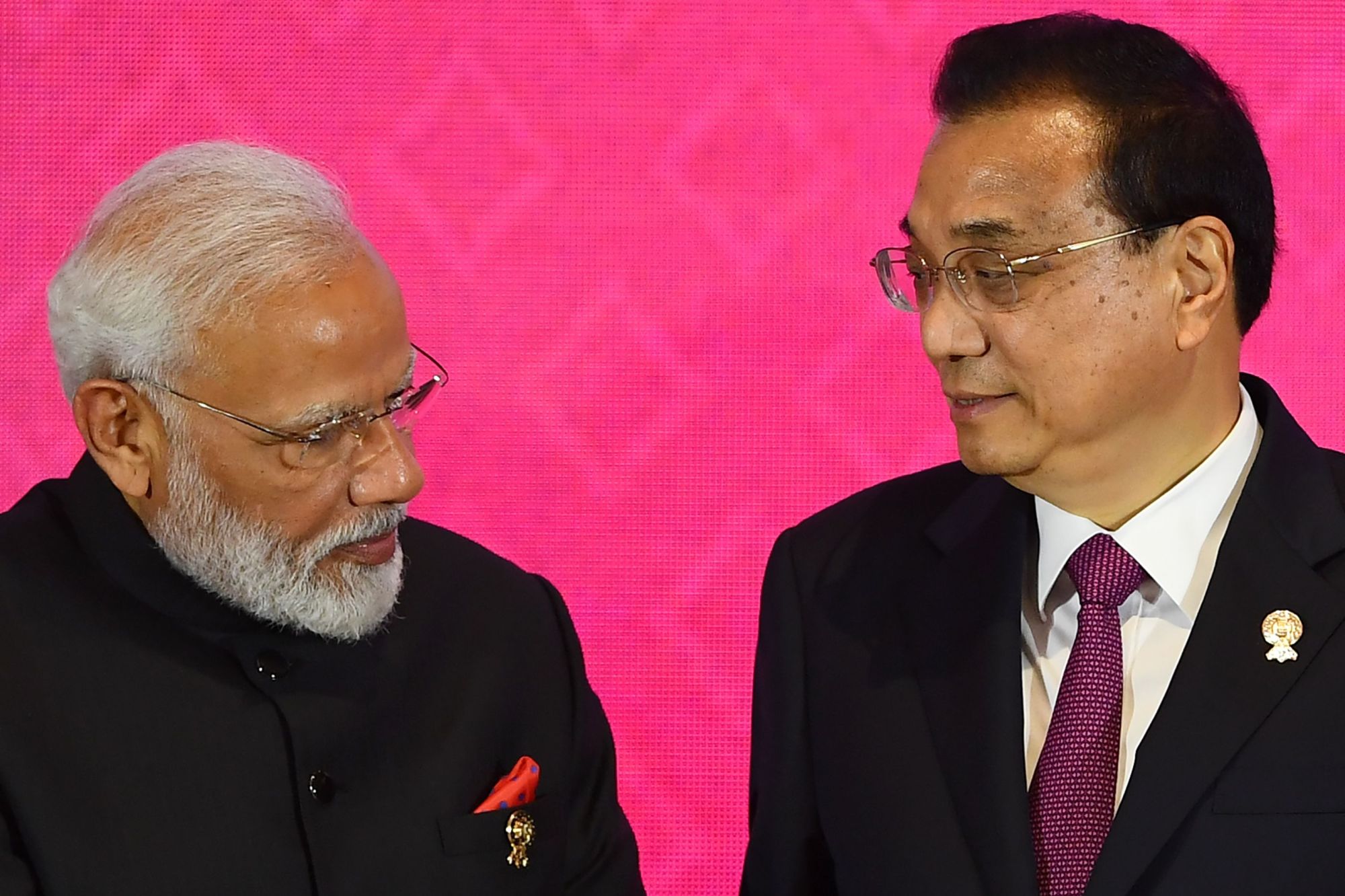 Indian Prime Minister Narendra Modi and Chinese Premier Li Keqiang meet during the Third Regional Comprehensive Economic Partnership summit in Bangkok on Monday. | AFP-JIJI