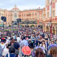 Crowds at Tokyo Disney Sea | CARISSA SHALE