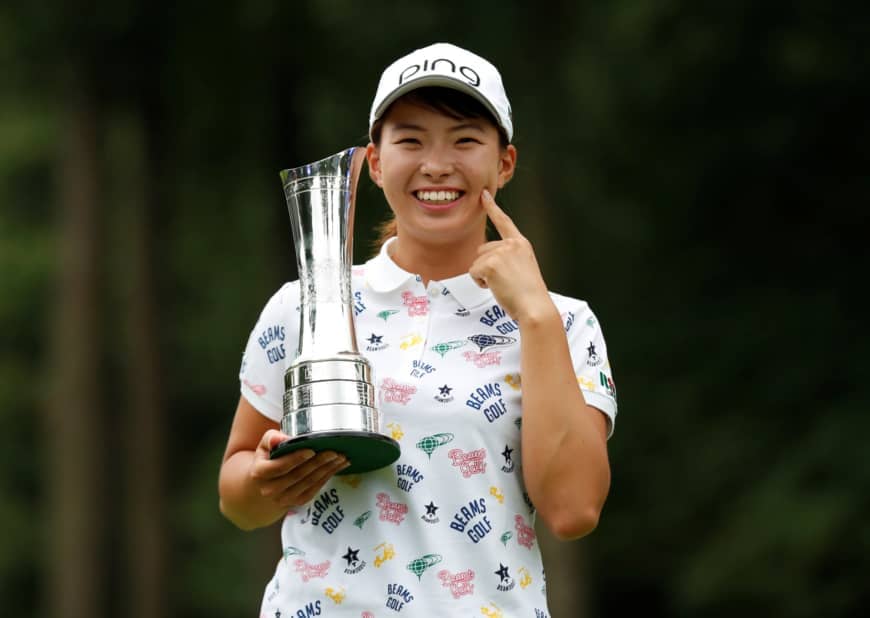 Hinako Shibuno holds the trophy as she poses for photos following her victory at the Women's British Open in August in Milton Keynes, England. | ACTION IMAGES VIA REUTERS