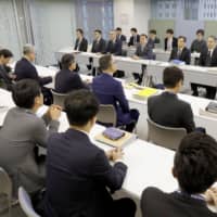 A working-level meeting between officials from the Tokyo Metropolitan Government and the Sapporo Municipal Government is held Monday in Sapporo to discuss arrangements for moving the Tokyo 2020 Marathon to Hokkaido\'s capital. | KYODO