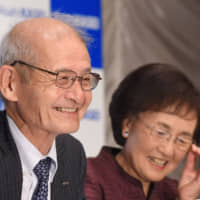 Chemist Akira Yoshino, a winner of the 2019 Nobel Prize in chemistry, and his wife Kumiko speak to the media in Tokyo on Oct. 10. | SATOKO KAWASAKI