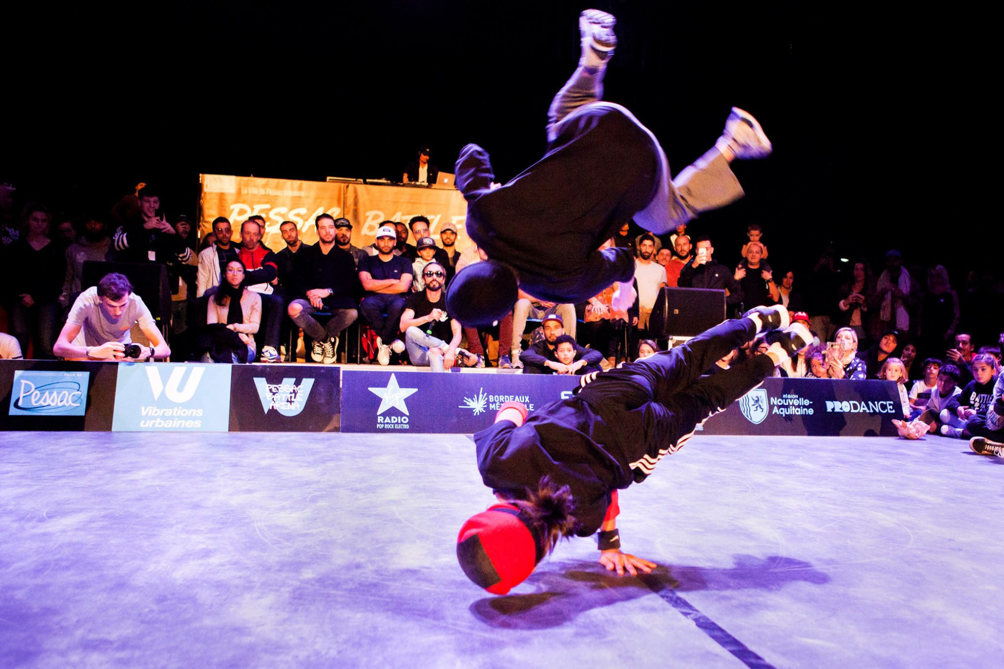 Sho Sato (above) and Tsukki Iinuma compete at the 22nd Pessac Battle Arena break-dancing competition in November. | COURTESY OF VIBRATIONS URBAINES / PESSAC BATTLE ARENA