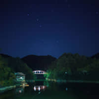 Town of Jinsekikogen (Mayor: Yoshinori Irie): Starry sky and Sakura Bridge in Taishakukyo gorge, Jinsekikogen, Hiroshima Prefecture | RIKO MONMA