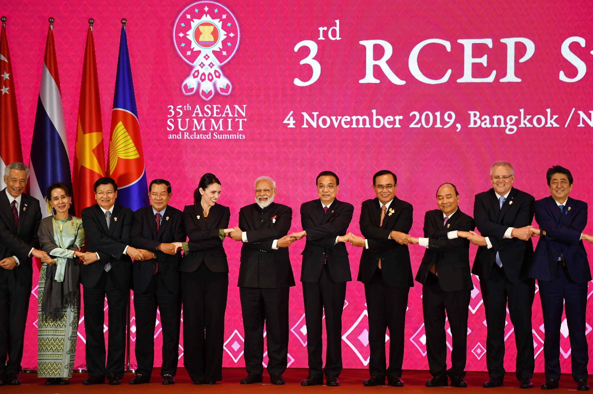Prime Minister Shinzo Abe and other world leaders pose for a group photo during the third Regional Comprehensive Economic Partnership (RCEP) summit in Bangkok on Monday. | AFP-JIJI