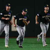 Australia\'s players celebrate after their Premier12 Super Round win over the United States on Wednesday at Tokyo Dome. | AFP-JIJI