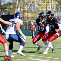 Fujitsu Frontiers running back Samajie Grant carries the ball against the Elecom Kobe Finies during Saturday\'s X League playoff semifinals in Kawasaki. | KAZ NAGATSUKA