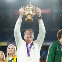 South Africa\'s head coach Rassie Erasmus lifts the Webb Ellis Cup as they celebrate winning the 2019 Rugby World Cup final match against England at the International Stadium Yokohama in the city on Saturday. | AFP-JIJI