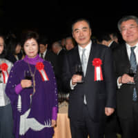Chinese Ambassador Kong Xuanyou (second from right) and his wife Wang Xiujun (left) with Tokyo Governor Yuriko Koike (second from left) and Deputy Mayor of Beijing Sui Zhenjiang (right) during the reception Kinshu Kouryuu no Yuube, an annual dinner celebrating the relations between Tokyo and Beijing at the Chinese Embassy on Nov. 6. | YOSHIAKI MIURA