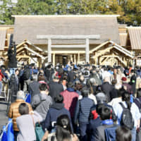 People visit the Daijokyu Halls at the Imperial Palace in Tokyo on Thursday on the first day of a public viewing that will last through Dec. 8. Emperor Naruhito performed the Daijosai offering ceremony last week at the specially built halls. Story: page 2 | KYODO
