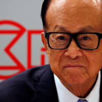 Tycoon Li Ka-shing looks on during a news conference in Hong Kong announcing CK Hutchison Holdings\' business results in March 2016. | REUTERS