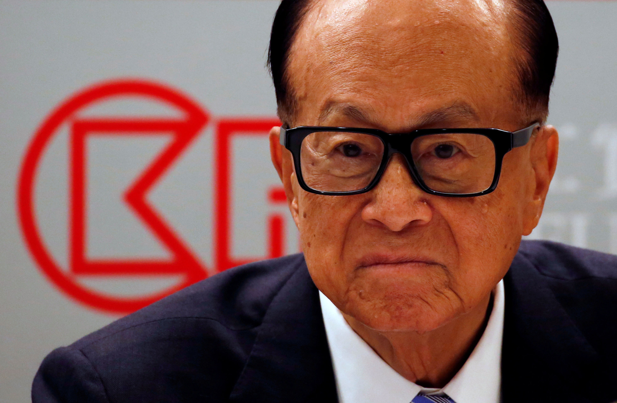 Tycoon Li Ka-shing looks on during a news conference in Hong Kong announcing CK Hutchison Holdings' business results in March 2016. | REUTERS
